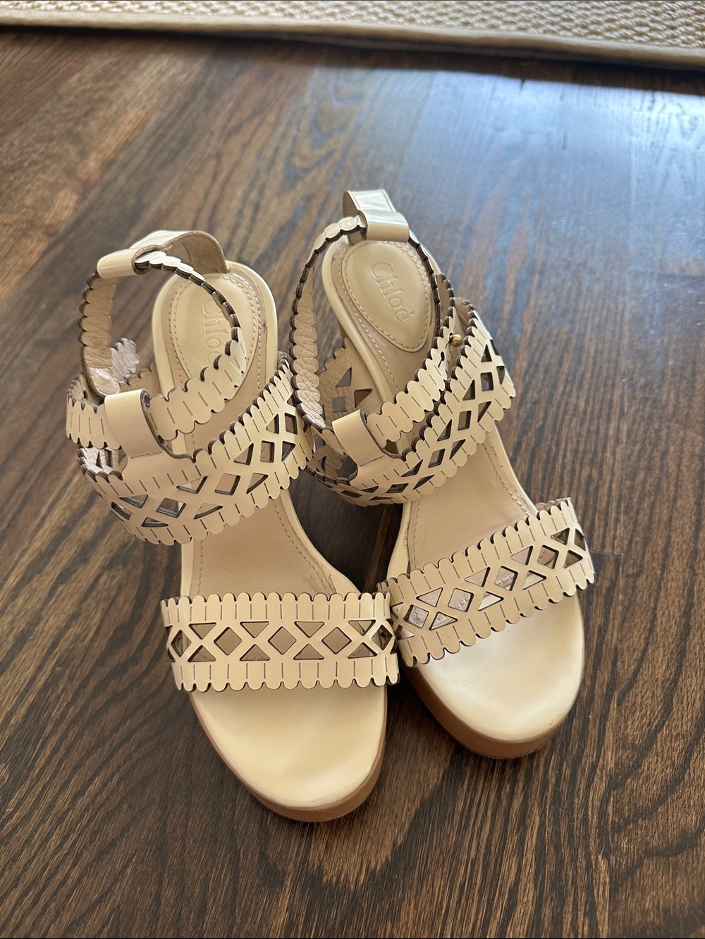 Chloé White Laser-Cut Leather Wedge Sandals with Tan Platform - Picture 14 of 14